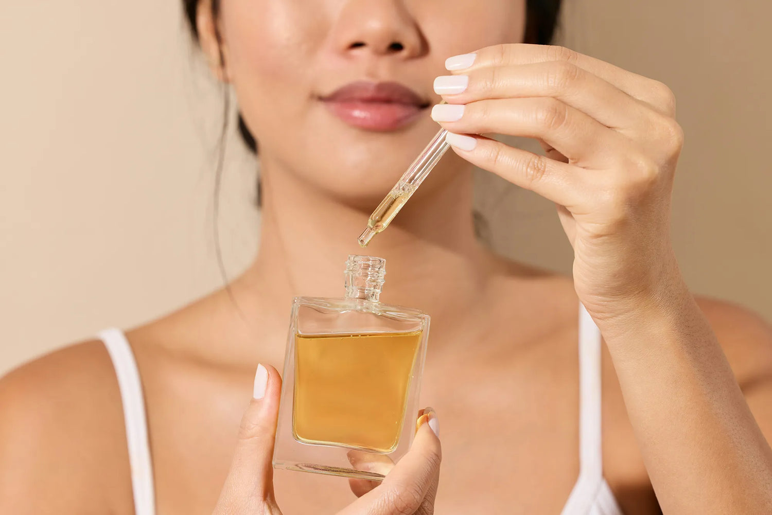 female with serum dropper private label dropship
